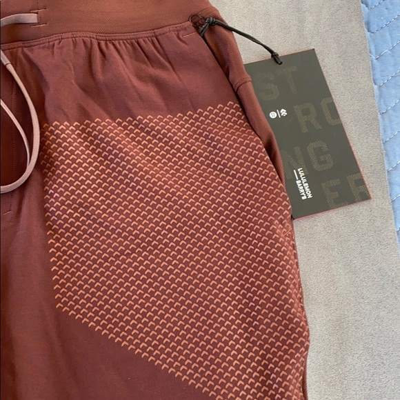 Lululemon x barrys stronger as one short 7” - Picture 4 of 7